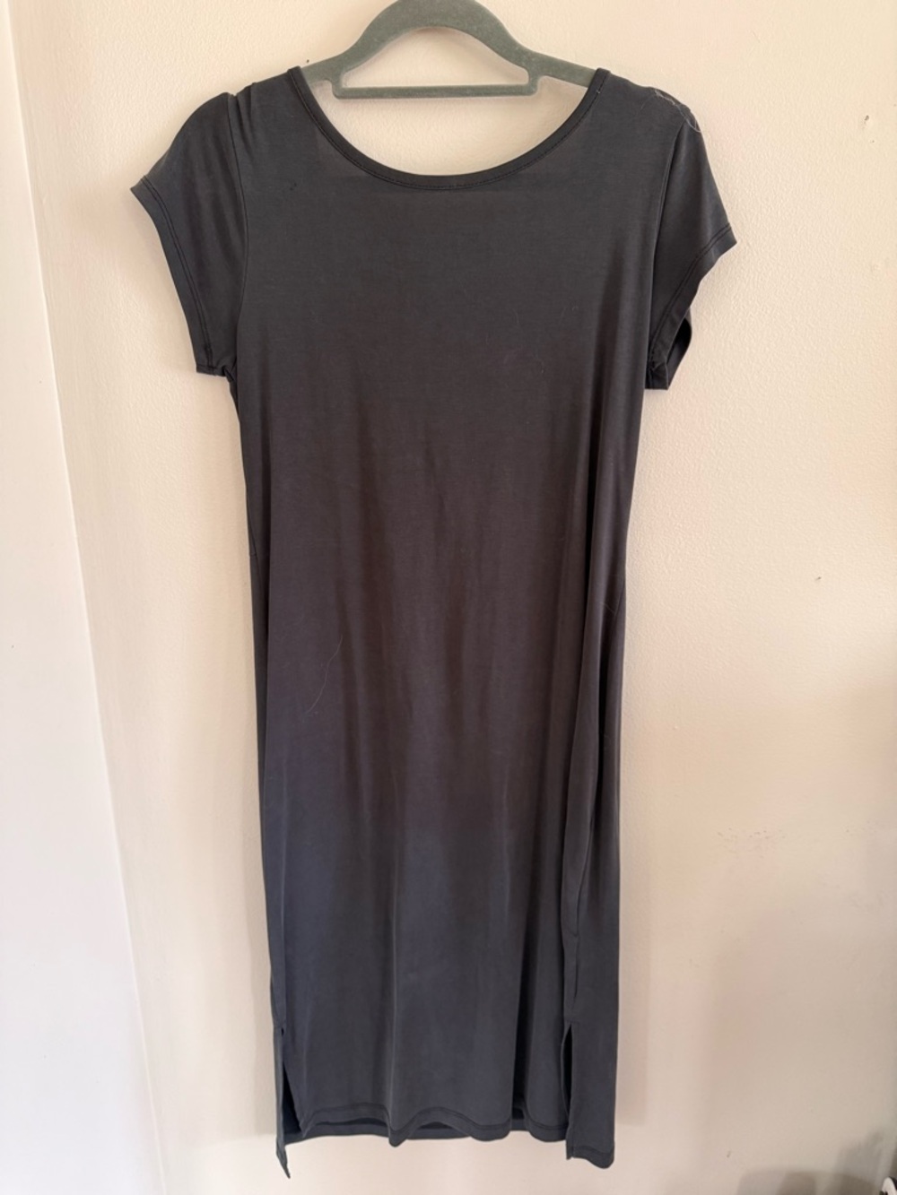 Women’s Black Short-Sleeve Midi Dress